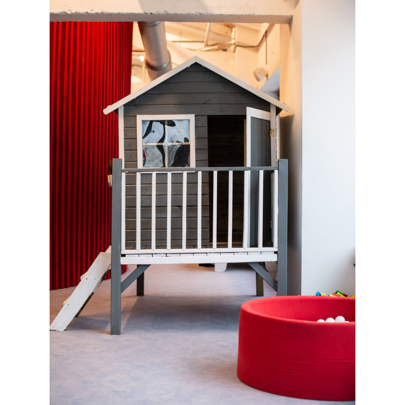Spielhaus „Tobi Plus“ aus Holz – mit HDPE-Rutsche, Podest 57 cm, EN71/TÜV, 125×178×211 cm