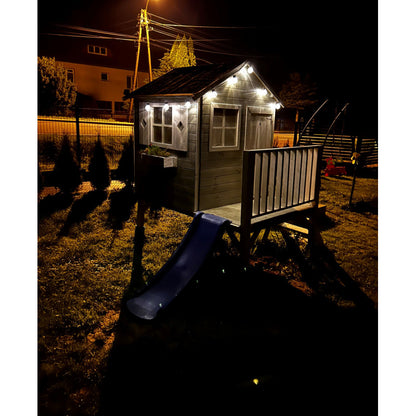 Spielhaus „Tobi Plus“ aus Holz – mit HDPE-Rutsche, Podest 57 cm, EN71/TÜV, 125×178×211 cm