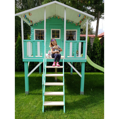 Spielhaus „Benno“ aus Holz – mit Schaukel, überdachtem Balkon & Plexi-Fenstern, 239×190×256 cm