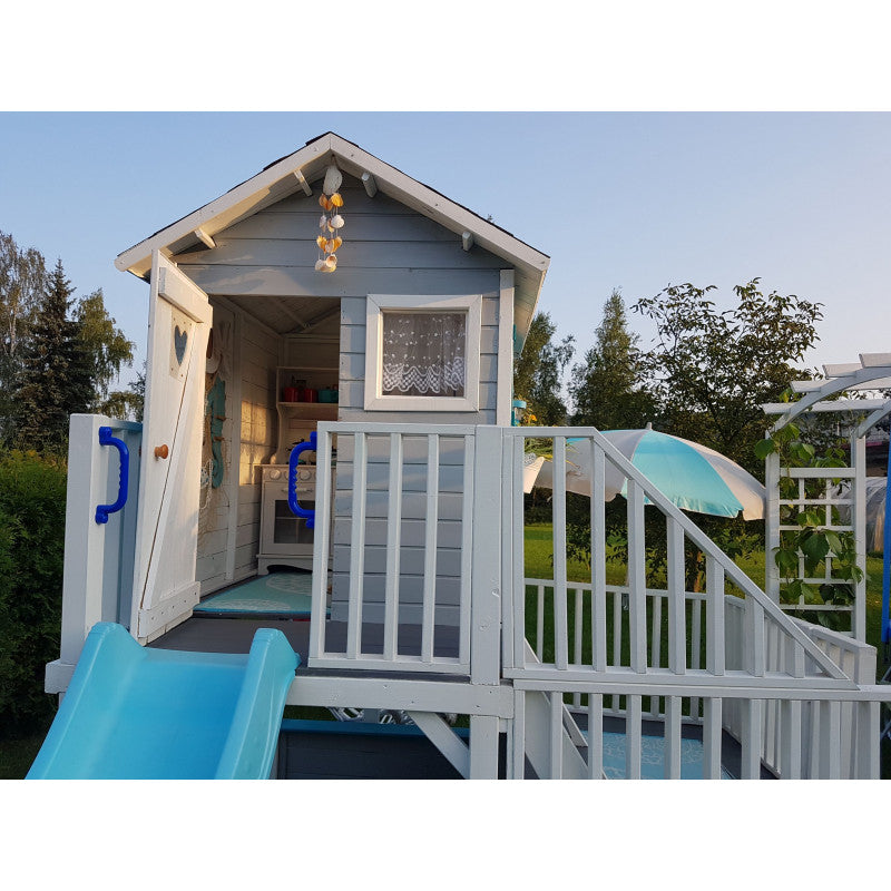 Abenteuerhaus „Leo Max“ aus Holz – Doppelschaukel, 2 Rutschen, Kletterwand, Podeste 62/122 cm, TÜV-geprüft, imprägniert