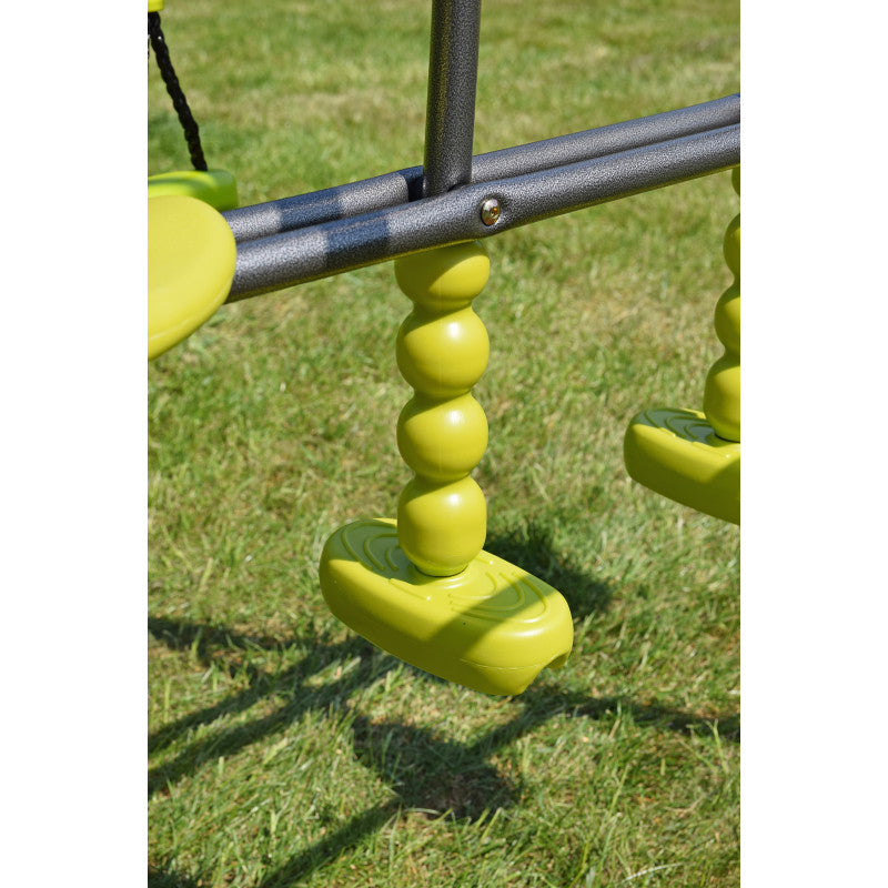 Spielplatz „Maxo XXL“ aus pulverbeschichtetem Metall – mit Rutsche, Trapez & Doppelschaukel, 480×195 cm, hellgrün